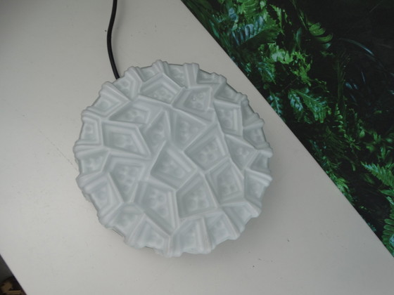 Image 1 of Melkglas Wandlamp Met Reliëfpatroon