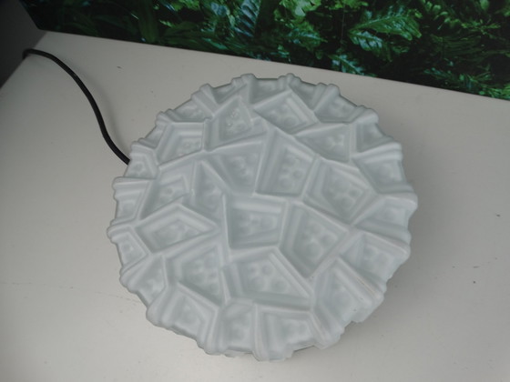 Image 1 of Melkglas Wandlamp Met Reliëfpatroon