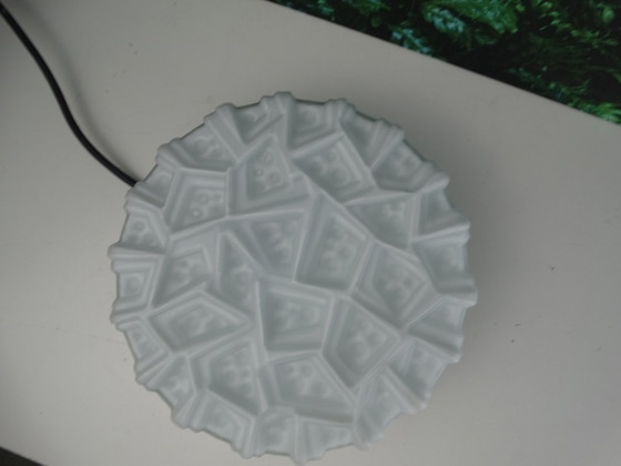 Image 1 of Melkglas Wandlamp Met Reliëfpatroon