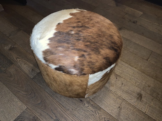 Image 1 of Vintage koeienhuid poef