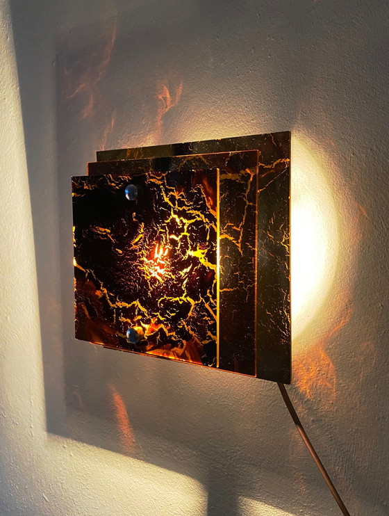 Image 1 of Wandlamp van acryl in drie lagen van Herda uit 1970S, Mid Century Atoomtijdperk ontwerp met warm amberkleurig patroon