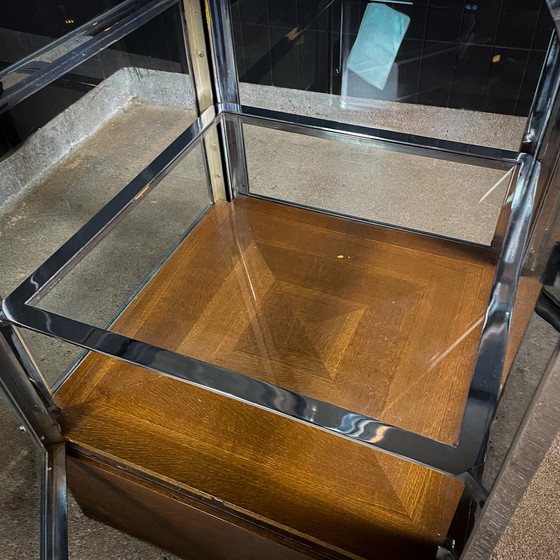 Image 1 of Vintage Obelisk Vitrine-kast uit de Bijenkorf