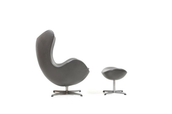 Image 1 of Reclining Egg Chair & Ottoman Set door Arne Jacobsen voor Fritz Hansen, 1971, Set van 2