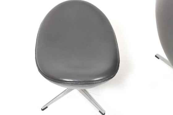 Image 1 of Reclining Egg Chair & Ottoman Set door Arne Jacobsen voor Fritz Hansen, 1971, Set van 2