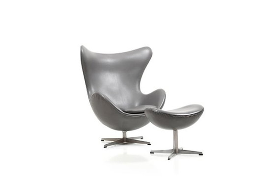 Image 1 of Reclining Egg Chair & Ottoman Set door Arne Jacobsen voor Fritz Hansen, 1971, Set van 2