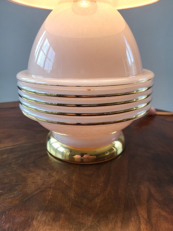 Image 1 of Art Deco Tafellamp, Rosé Clichy Glas Met Goudkleurige Afwerking, Frankrijk, 1940