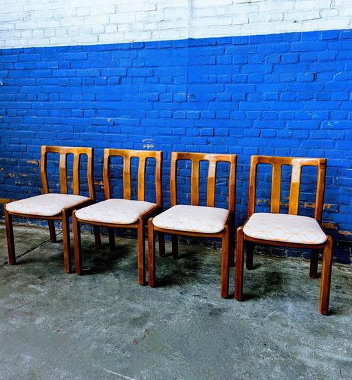 4 Vintage Deense Dyrlund Stoelen