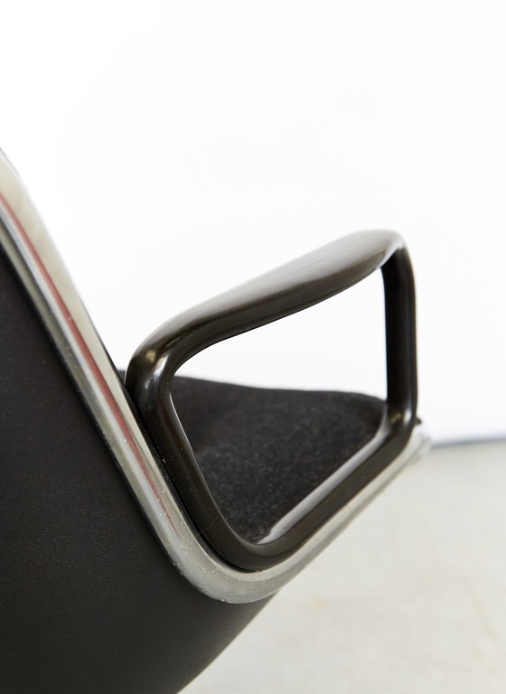 Image 1 of Charles Pollock "Executive Chair" Voor Knoll International