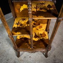Vintage Etagere Kast – in de Stijl van Émile Gallé