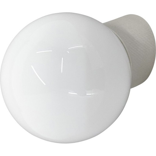 Vintage wandlamp van keramiek en melkglas