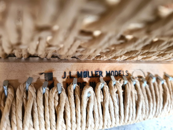 Image 1 of Model 83 Stoelen Van Niels Otto Møller Voor J. L. Møllers Møbelfabrik