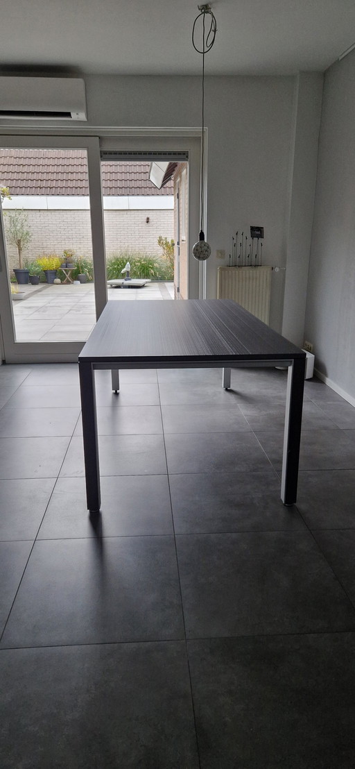 Leolux Izaki Eettafel 