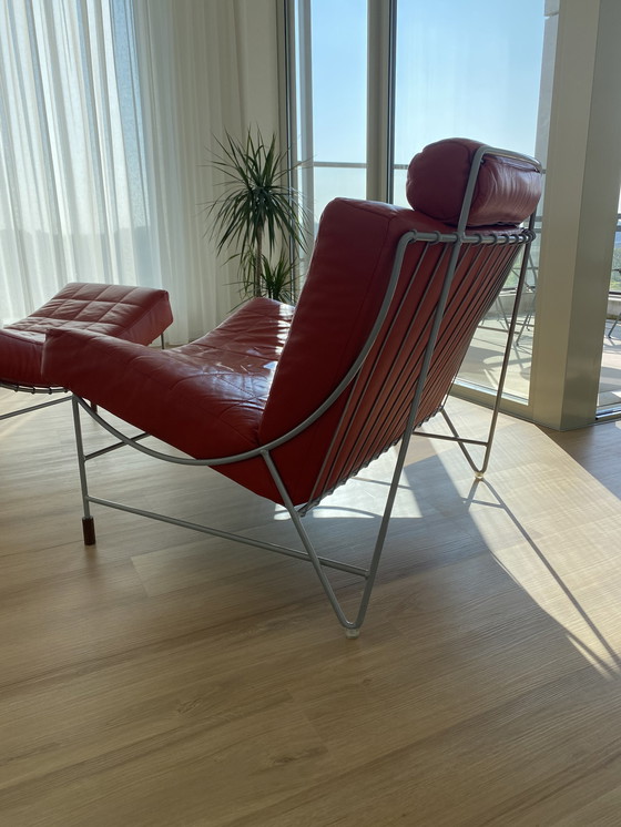 Image 1 of Leolux volare fauteuil + poef