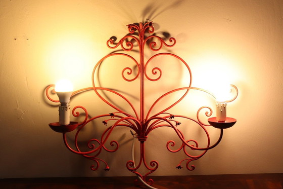 Image 1 of Wandlamp van rood gelakt ijzer