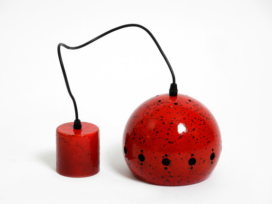 Image 1 of  Prachtige Mid Century Modern rood en zwart kleine geëmailleerde hanglamp met originele kap