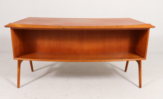 Image 1 of Gebogen Mid Century bureau in teak van Svend Åge Madsen voor Sigurd Hansen, Denemarken, jaren 1960