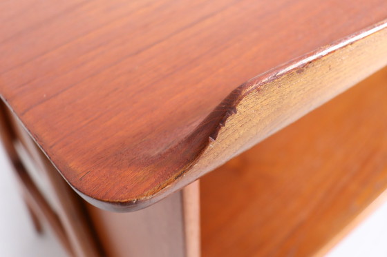 Image 1 of Gebogen Mid Century bureau in teak van Svend Åge Madsen voor Sigurd Hansen, Denemarken, jaren 1960