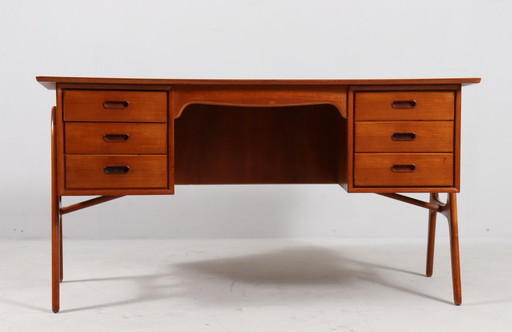 Gebogen Mid Century bureau in teak van Svend Åge Madsen voor Sigurd Hansen, Denemarken, jaren 1960