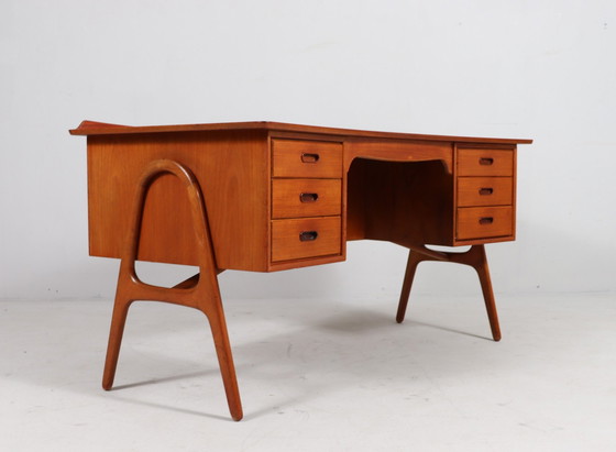 Image 1 of Gebogen Mid Century bureau in teak van Svend Åge Madsen voor Sigurd Hansen, Denemarken, jaren 1960