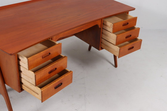 Image 1 of Gebogen Mid Century bureau in teak van Svend Åge Madsen voor Sigurd Hansen, Denemarken, jaren 1960