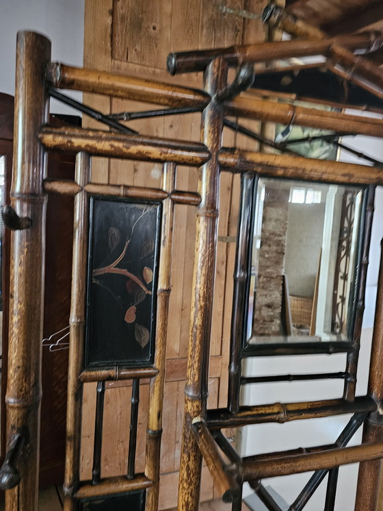 Image 1 of Mid-Century Franse Vintage Bamboe met chinoiserie Rekken