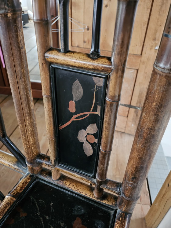 Image 1 of Mid-Century Franse Vintage Bamboe met chinoiserie Rekken