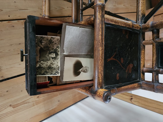 Image 1 of Mid-Century Franse Vintage Bamboe met chinoiserie Rekken