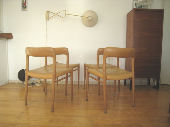 Image 1 of 4 Deense Eetkamerstoelen J. L. Møller Model 75