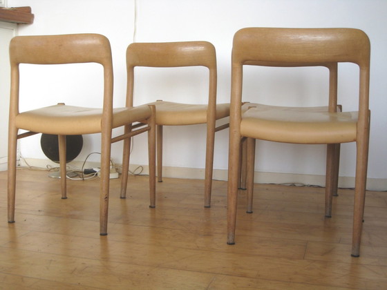 Image 1 of 4 Deense Eetkamerstoelen J. L. Møller Model 75