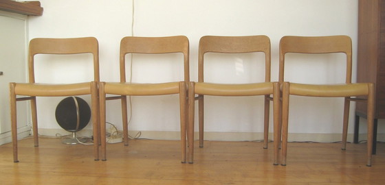 Image 1 of 4 Deense Eetkamerstoelen J. L. Møller Model 75