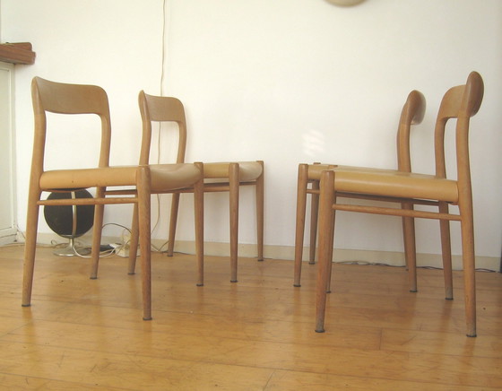 Image 1 of 4 Deense Eetkamerstoelen J. L. Møller Model 75