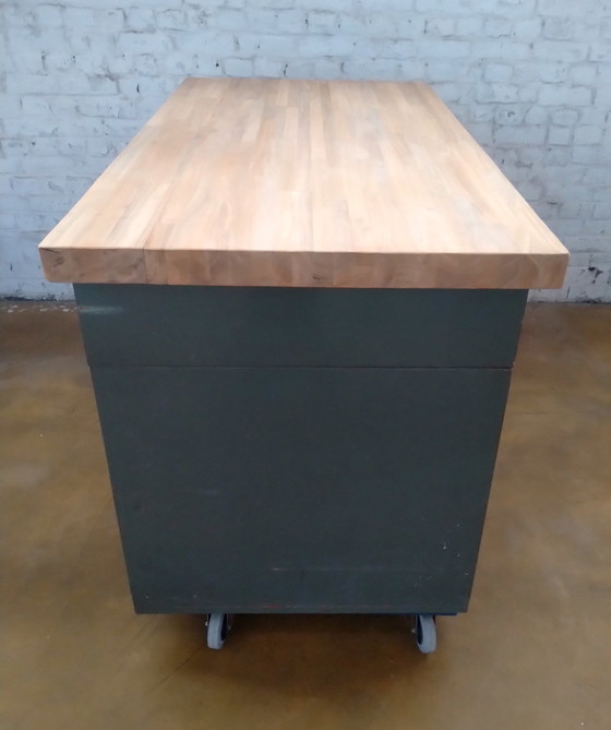 Image 1 of Vintage Industriele desk met rubberwood tablet