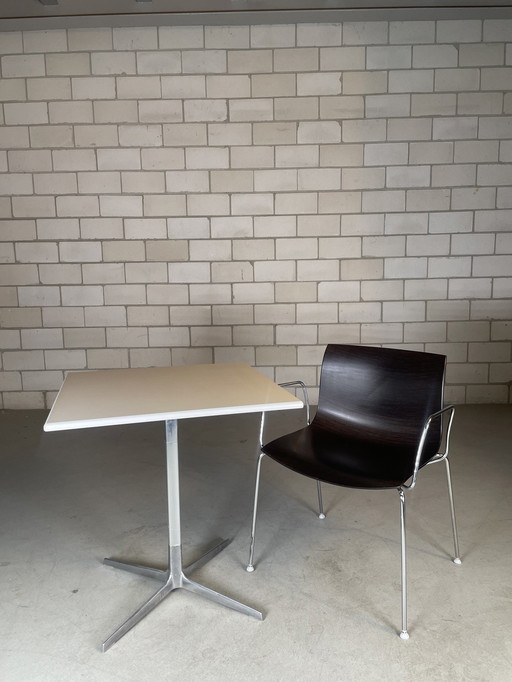 Arper Set Tafel Met 4X Catifa Chair