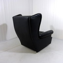 Zwart leren vintage wingback fauteuil op wieltjes 1960's