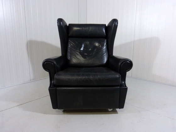 Image 1 of Zwart leren vintage wingback fauteuil op wieltjes 1960's