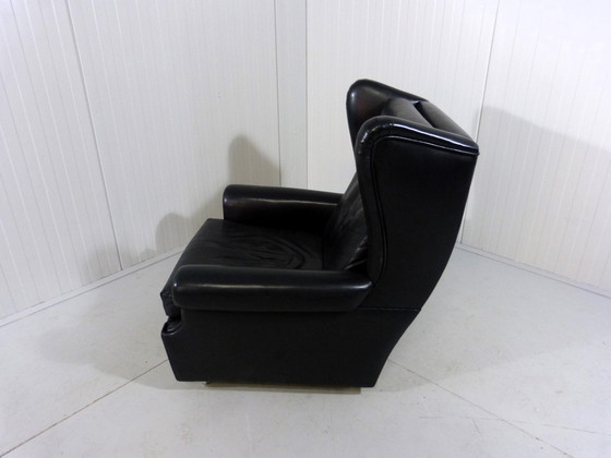 Image 1 of Zwart leren vintage wingback fauteuil op wieltjes 1960's