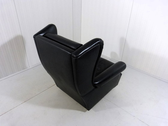 Image 1 of Zwart leren vintage wingback fauteuil op wieltjes 1960's