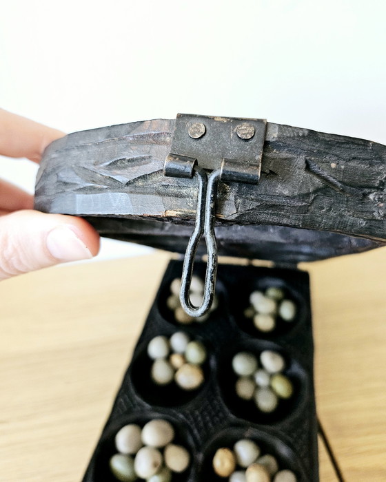 Image 1 of Vintage houten kist van Afrikaans Wuri-spel.