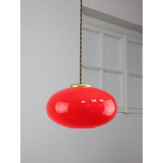 Image 1 of Vintage hanglamp van messing en rood glas, Italië 1960