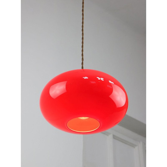 Image 1 of Vintage hanglamp van messing en rood glas, Italië 1960