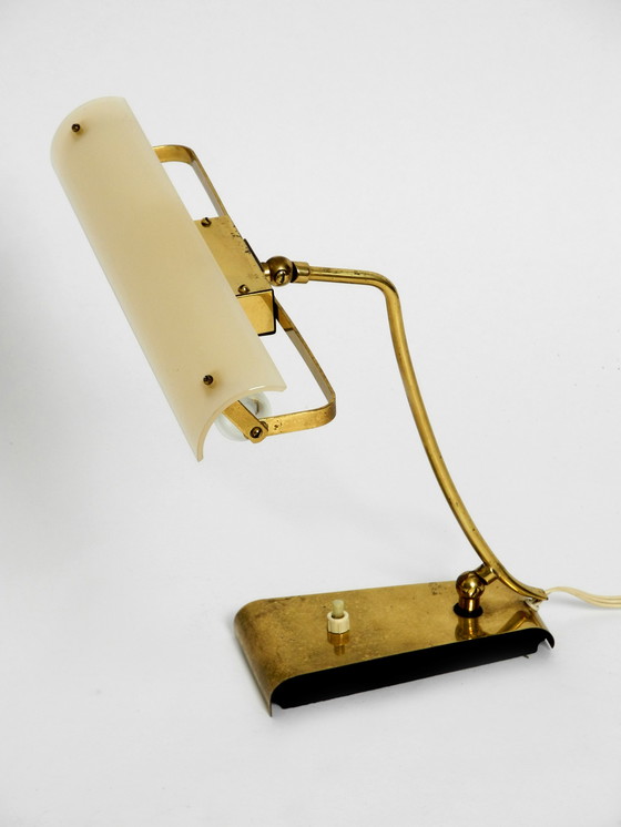 Image 1 of Mid Century Modern messing bureaulamp met plexiglazen kap en plug-in lamp