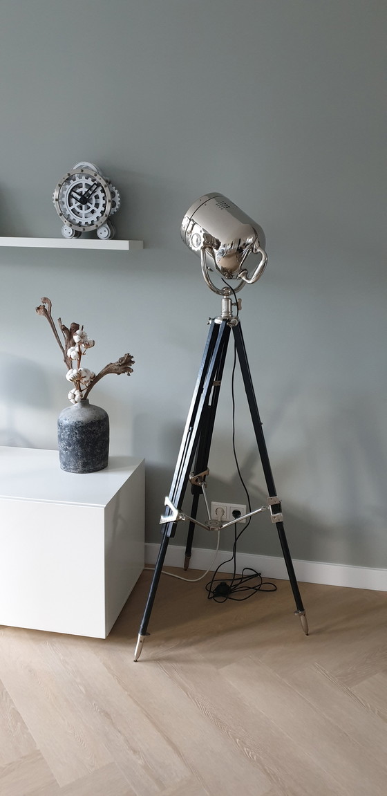 Image 1 of Eichholtz Studio industriële driepoot theaterlamp