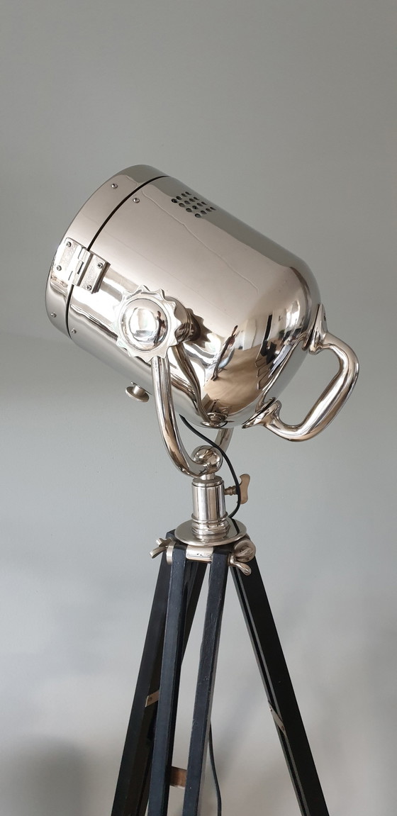 Image 1 of Eichholtz Studio industriële driepoot theaterlamp