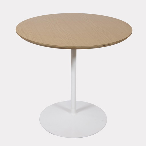 Ronde Tafel Van Pierre Paulin Voor Artifort