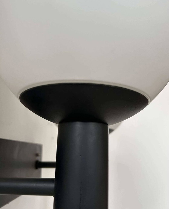 Image 1 of Dubbele wandlamp in opaline en zwart gelakt metaal van Raak - Nederland 1960