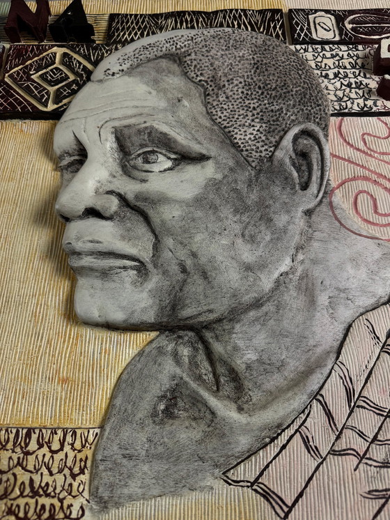 Image 1 of Thomas Tchopzan - 'Bank of Ghana, Fifty Cedi' - Groot reliëf in hardhout en acryl