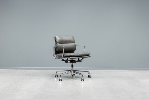 Eames Ea217 Softpad Bureaustoel