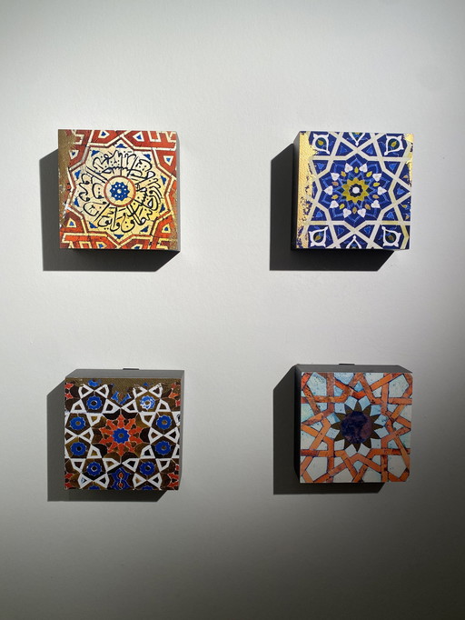 Et Van 4 Arabische Kunstwerkjes – Geometrische Decoratie Met Gouden Accenten