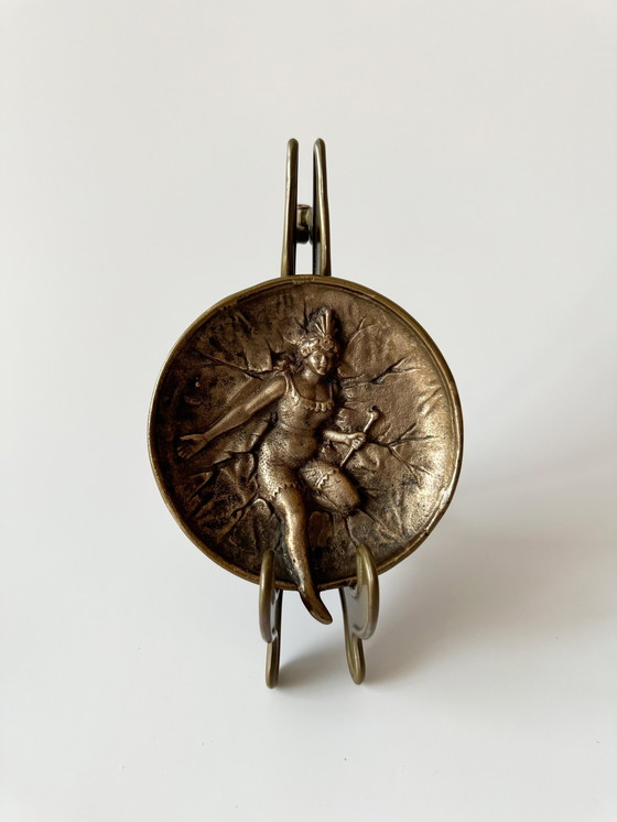 Image 1 of Art Deco bronzen asbak, bronzen schaal, bronzen danseres in reliëf, massief brons met patina, antiek, Frankrijk jaren 1920