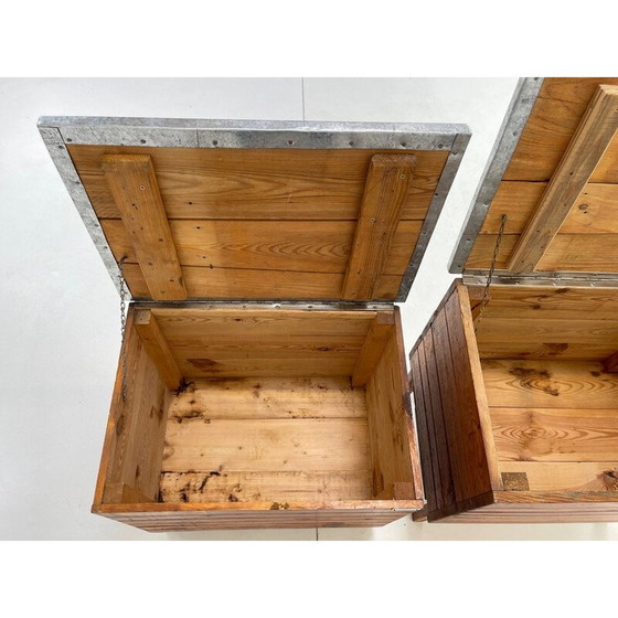 Image 1 of Paar vintage industriële houten nachtkastjes, jaren 1950